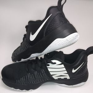 Nike Team Hustle Quick Black/White 3.5Y